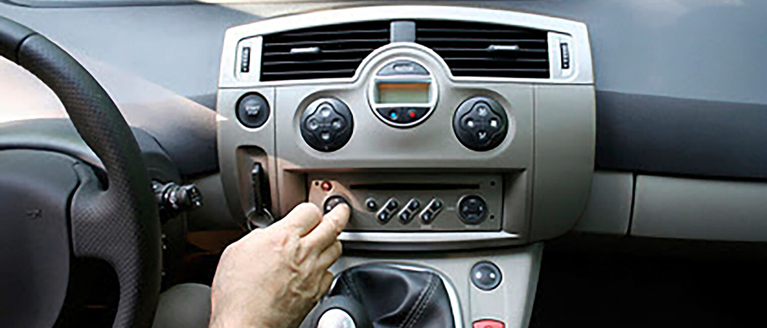 Symbolbild Fahrzeugarmaturenbrett
