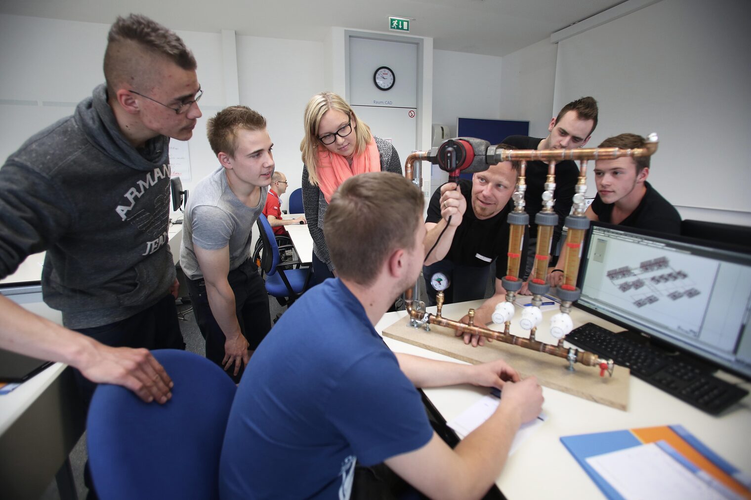 Honorardozenten unterrichten im Technologiezentrum
