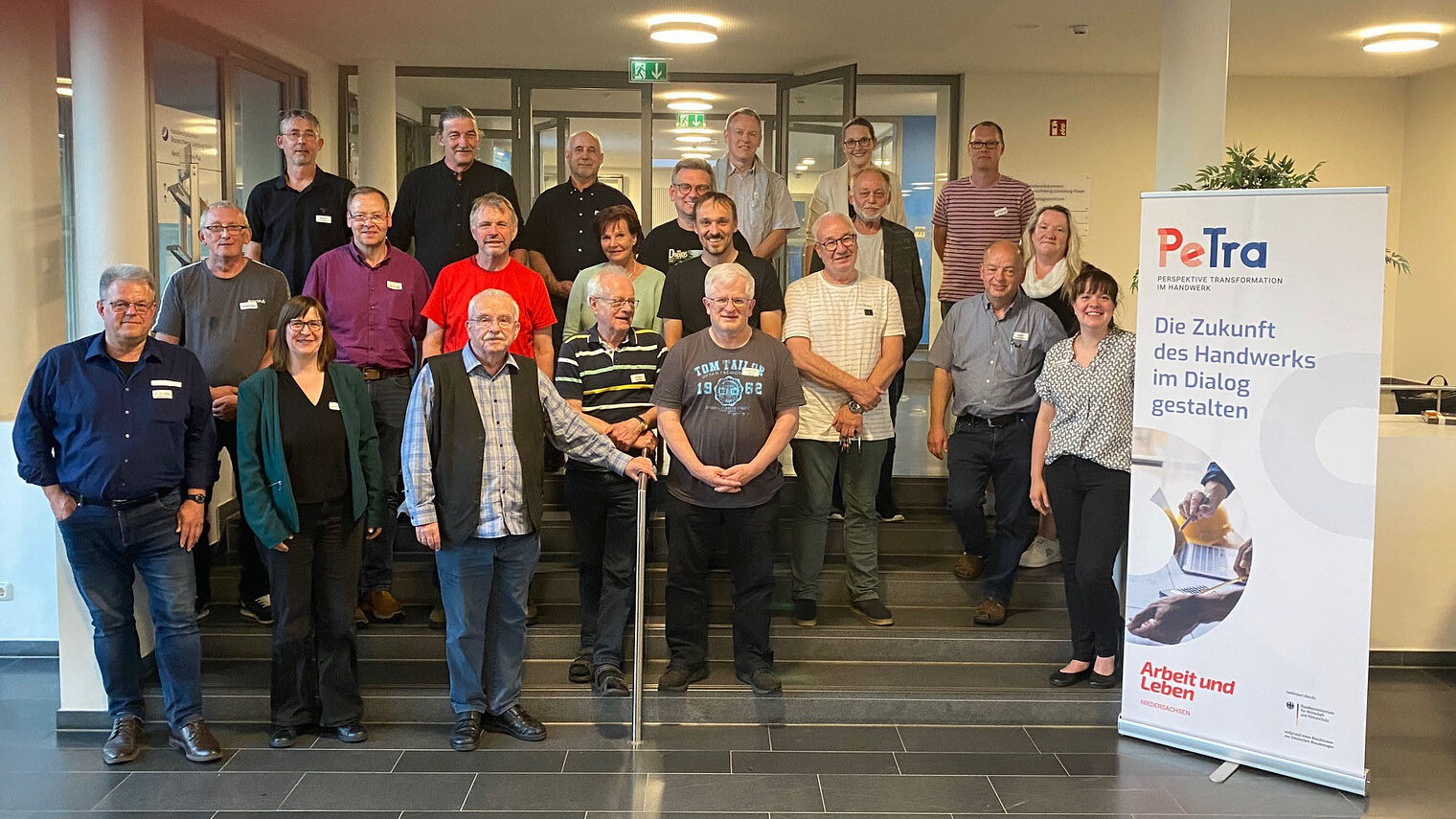 Die Teilnehmerinnen und Teilnehmer des Dialogforums im Mai 2024 im Technologiezentrum der Handwerkskammer.